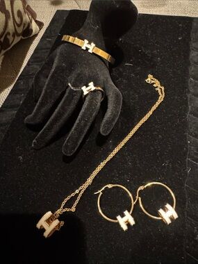 H White & Gold 4 Piece Necklace, Earrings, Bracelet & Ring